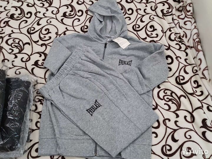 Спортивный костюм женский