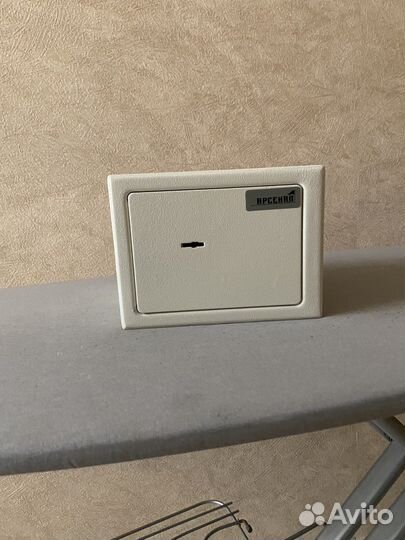 Сейф мебельный