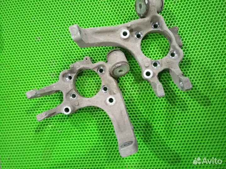 Кулак поворотный задний левый правый Audi A8 D3 S8