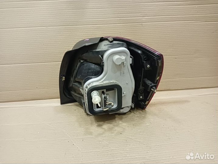 Стоп-сигнал левый Volkswagen Polo (Mk5)