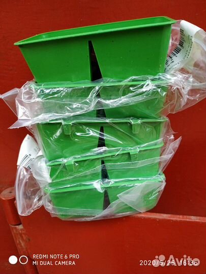 Поилки и кормушки для птиц