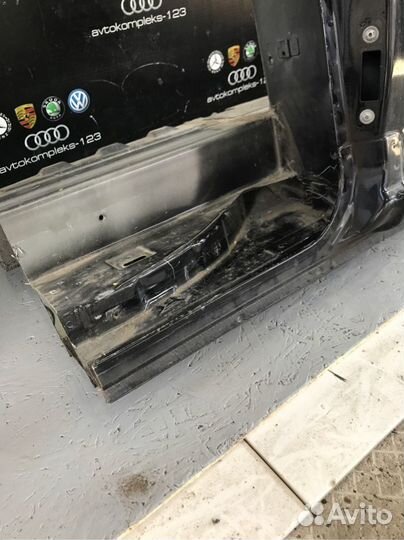 Центральная стойка кузова правая Mercedes-Benz