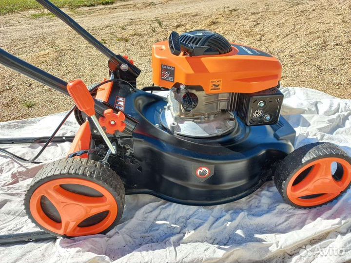 Газонокосилка бензиновая самоходная