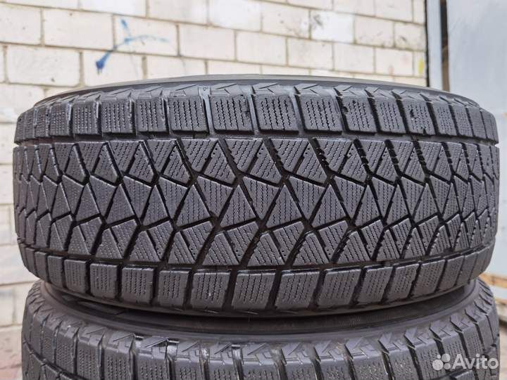 Bridgestone Blizzak DM-V2 225/60 R18 97V