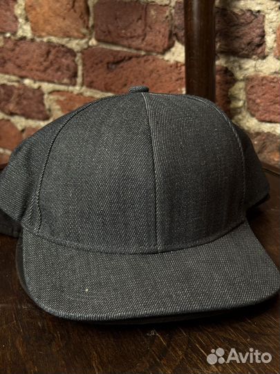 Снепбеки, кепки с прямым козырьком