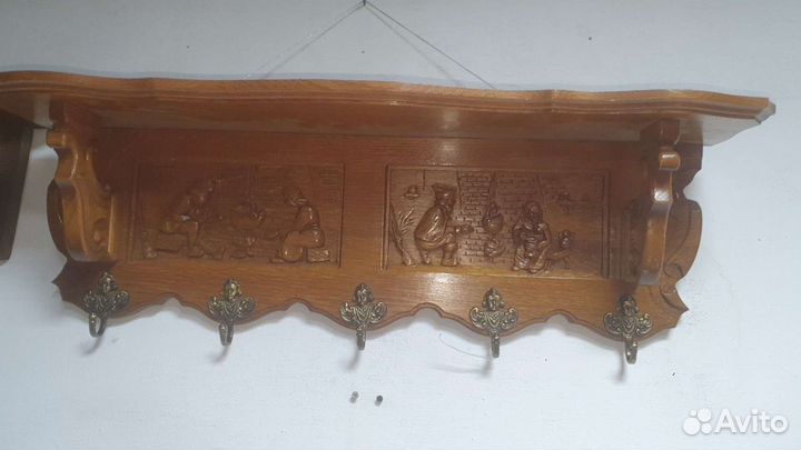 Вешалка настенная в прихожую