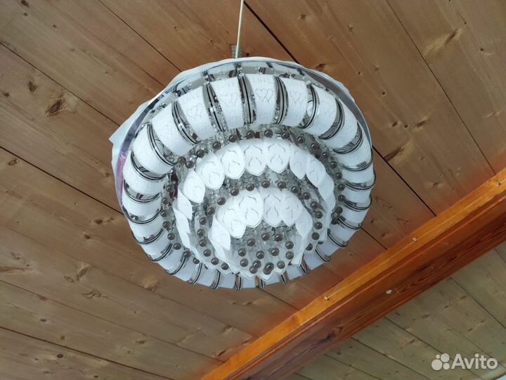 2 большие потолочные люстры