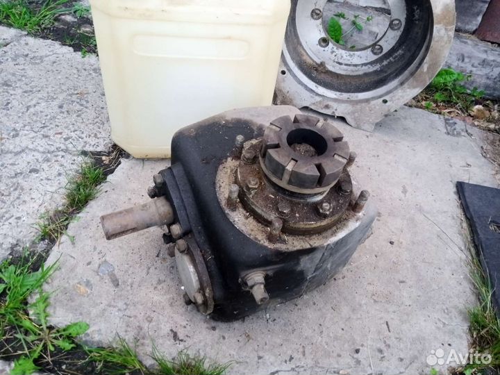 Угловой редуктор