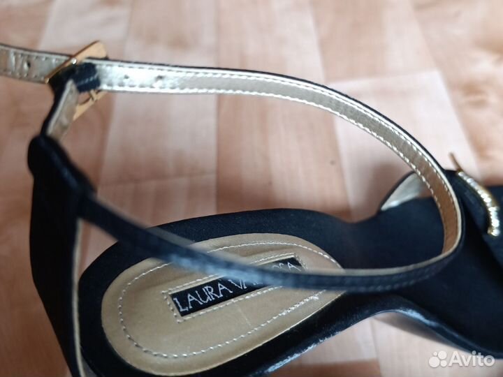 Босоножки черные на каблуке