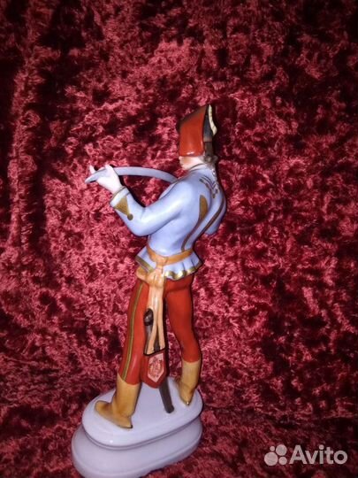 Фарфоровая статуэтка Гусар Херенд