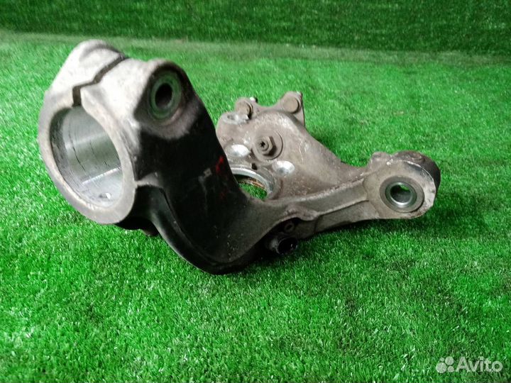 Кулак поворотный передний левый Volkswagen Passat