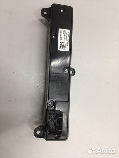 Кнопка антипробуксовочной системы (Jaguar XF)