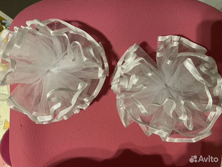 Большие белые банты