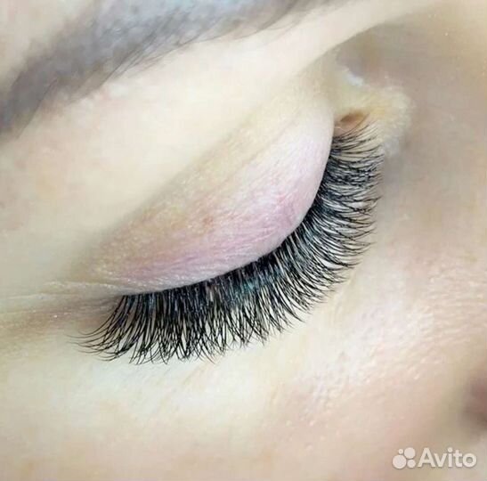 Наращивание ресниц в удобном кресле реклайнере