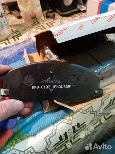 Продам тормозные колодки новые