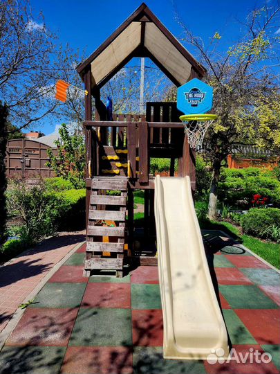 Детский игровой домик из дерева