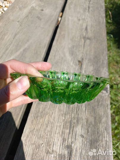 Икорница/вазочка/пепельница зелёное стекло
