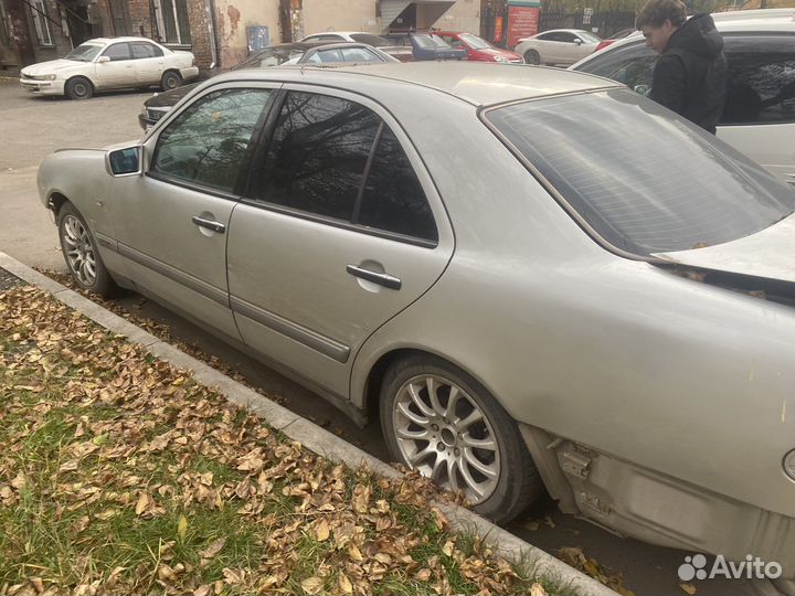 Автомобильв разборе Mercedes w210