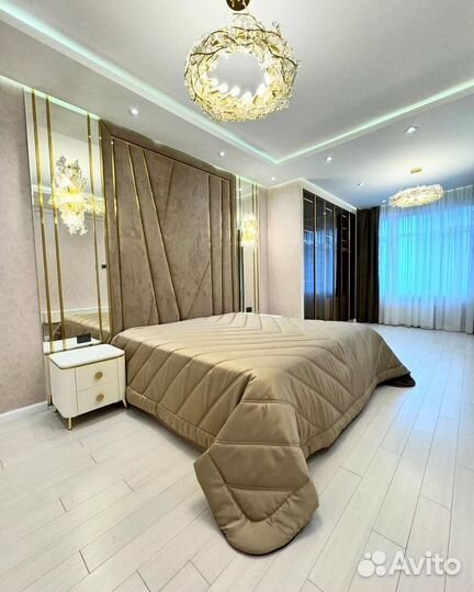 Кровать двуспальная с высоким изголовьем