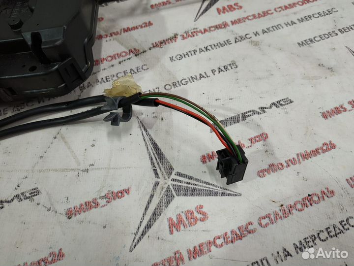 Замок двери w203 Mercedes перед правый(прав руль)