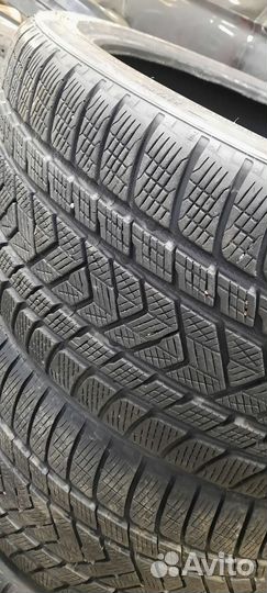 Pirelli Scorpion Winter 275/35 R22 и 315/30 R22 104V