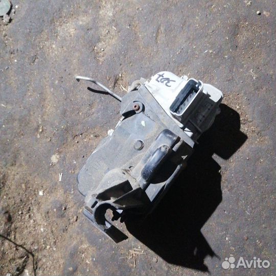 Замок передней правой двери peugeot 307