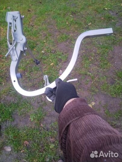 Продам петли крышки багажника на Шевроле Кобальт