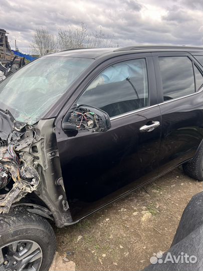 Передняя левая дверь Toyota Hilux 8 Fortuner 2