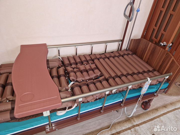 Кровать для лежачих больных с туалетом