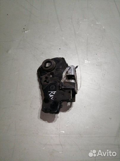 Замок двери Toyota Rav4