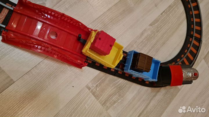 Дорога с поездом.железная дорога