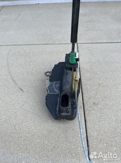 Замок двери задний левый Chevrolet Круз