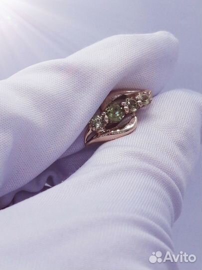 Золотые серьги с камнем