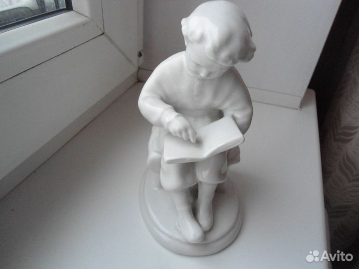 Статуэтка юный Ленин