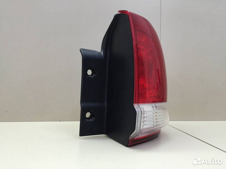 Фонарь задний наружный правый Toyota Land Cruiser