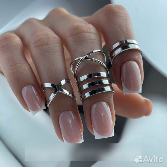 Маникюр и педикюр