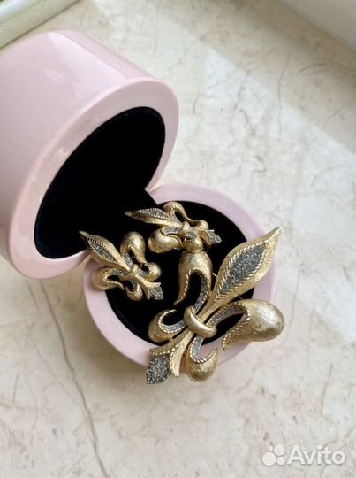 Fleur de lys геральдическая лилия Trifari