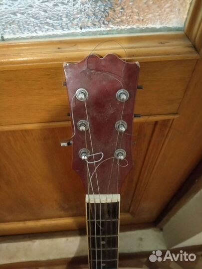 Акустическая гитара