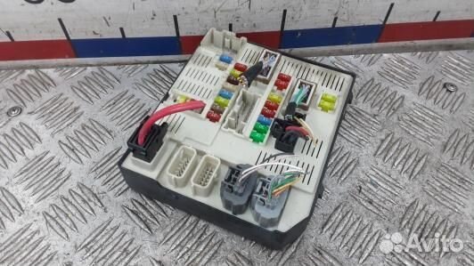 Блок предохранителей renault megane 3 (LNT09M101)