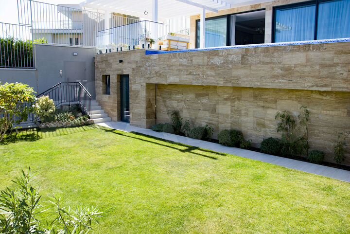 Коттедж 274 м² на участке 4 сот.