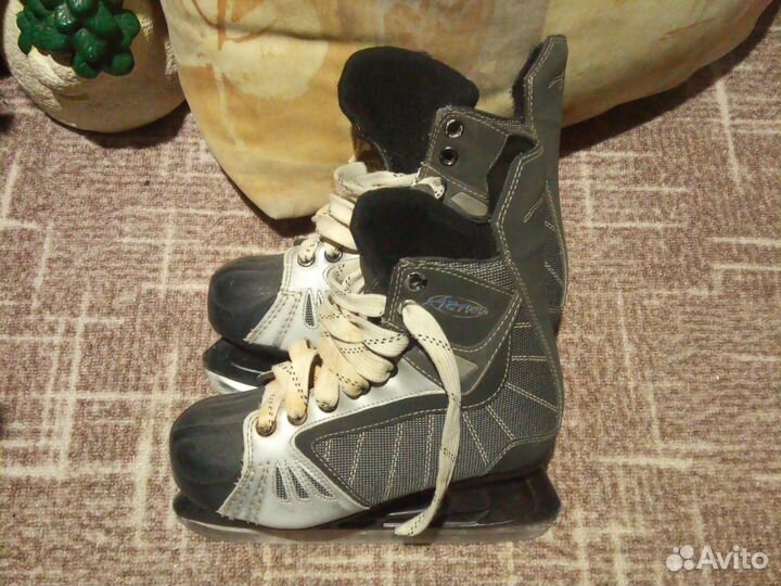 Коньки хоккейные детские