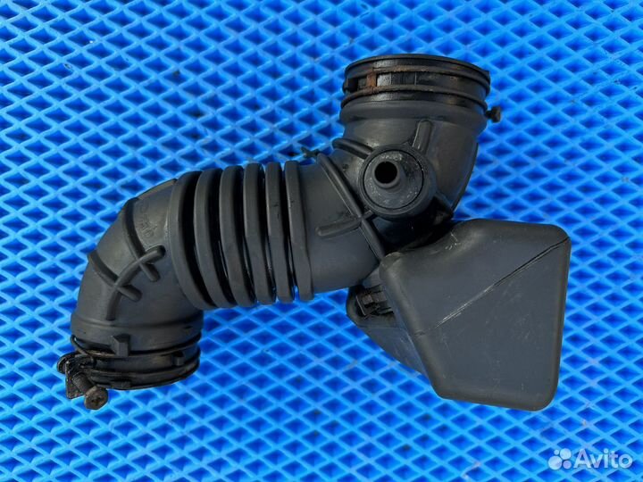 Патрубок воздушного фильтра Kia Rio 3