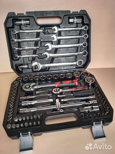 Набор инструментов для автомобиля 82