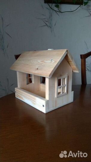 Кормушка и декор для сада