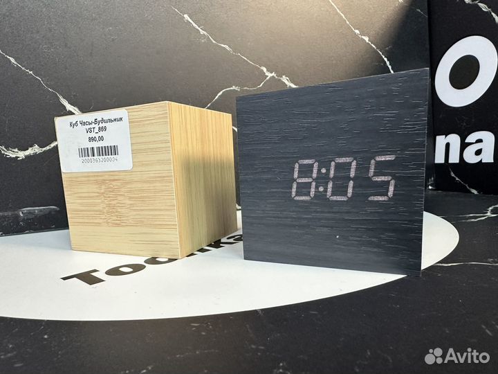 Часы куб