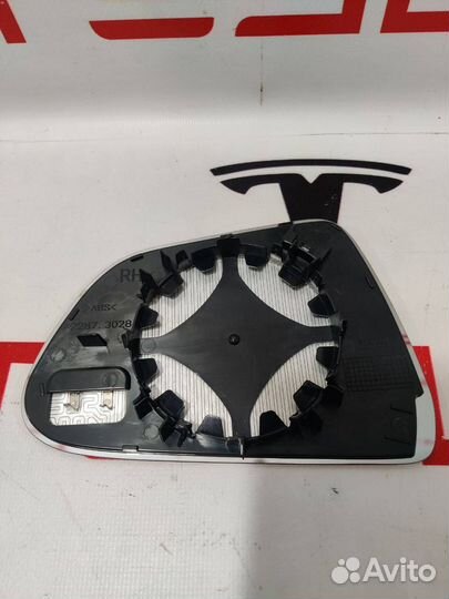 Стекло зеркала наружного Tesla Model 3 2021