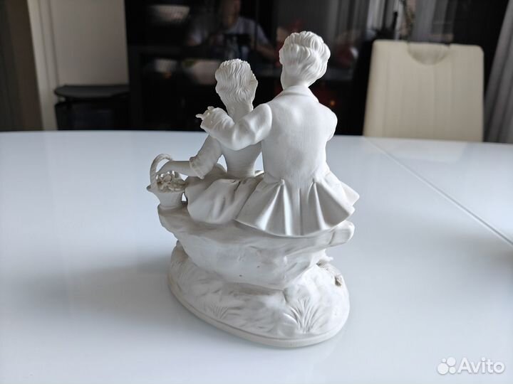 Фарфоровые статуэтки. Бисквит. ГДР. Цена за две