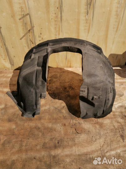 Подкрылок передний левый Volvo V60 2.0 дизель