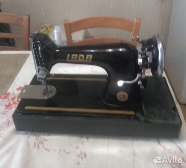 Швейная машина LADA
