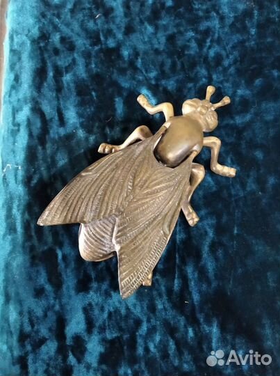 Бронзовая статуэтка пепельница пчела